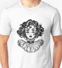 Gotisches Hexemädchen-Kopfporträt mit dem gelockten Haar und vier Augen. Unisex T-Shirt