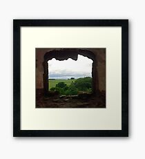Die Ansicht vom Raglan-Schloss, Monmouthshire, Wales Gerahmter Kunstdruck