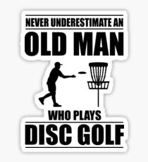Pegatina Nunca subestime a un anciano que juega disco Golf V3