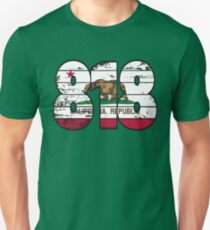 LOVE THAT 818 LIFE - YOUR FAVORITE AREA CODE WITH A HEAVY WOOD OVERLAY DISTRESS Unisex T-Shirt