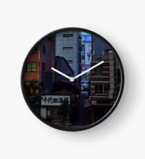 Akihabara kontrastiert Uhr
