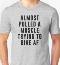 Fast zog einen Muskel, der versucht, AF zu geben Unisex T-Shirt