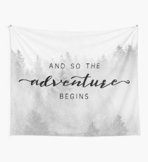 Und so beginnt das Abenteuer - Foggy Trees Forest Wall Decor Wandbehang