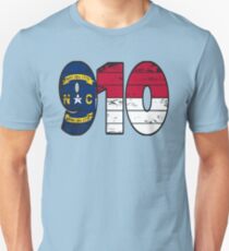 LOVE THAT 910 LIFE - YOUR FAVORITE AREA CODE WITH A HEAVY WOOD OVERLAY DISTRESS Unisex T-Shirt