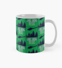 Leben unter Bigfoot: Crucial Concealment Tasse (Standard)