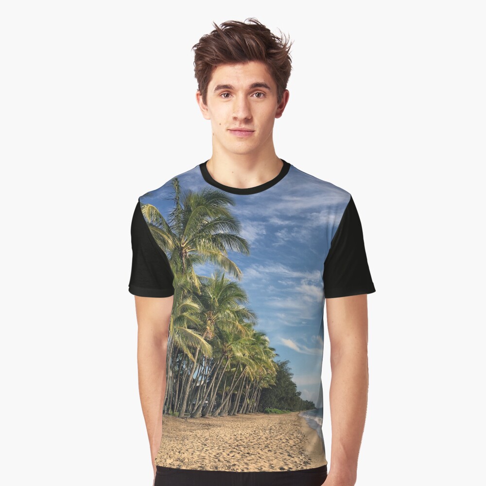 Palm Cove Beach, a strong and beautiful image Graphic T-Shirt