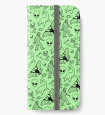 Cryptid-Muster (grüner Hintergrund) iPhone Flip-Case/Hülle/Skin