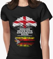 Englisch angebaut mit simbabwischen Wurzeln Geschenk für Simbabwe von Simbabwe - Simbabwe Flagge in Wurzeln Tailliertes T-Shirt für Frauen