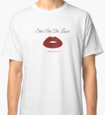 Camiseta clásica Ella está en lo suelto
