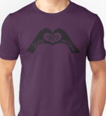 LOVE 989 MICHIGAN - HEART SHAPED HANDS WITH 989 AREA CODE IN THE CENTER Unisex T-Shirt