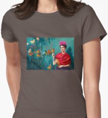 Frida Kahlo-Selbstporträt mit Schmetterlingen, rosa Blumen und grünem Türkishintergrundschmutz Tailliertes T-Shirt