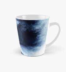 Indigo-Nebel, blaue abstrakte Malerei Tasse (konisch)