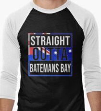 Straight Outta Batemans Bay Retro Style - Gift For An Australian From Batemans Bay in New South Wales , Design Has The Australia Flag Embedded Men's Baseball ¾ T-Shirt
