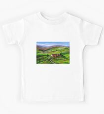 TUSCANY LANDSCAPE WITH GREEN HILLS Kids Tee