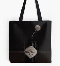 Hendricks Gin Flasche mit Löwenzahn Tote Bag