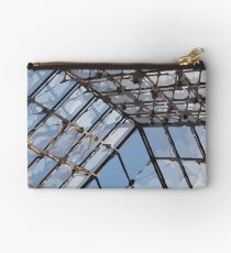 Bolso de mano Dentro del Louvre