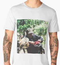 MAN + SQUIRREL IN WASHINGTON SQUARE PARK, NYC, 2018 Men's Premium T-Shirt