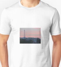 sunset eiffel tower Unisex T-Shirt