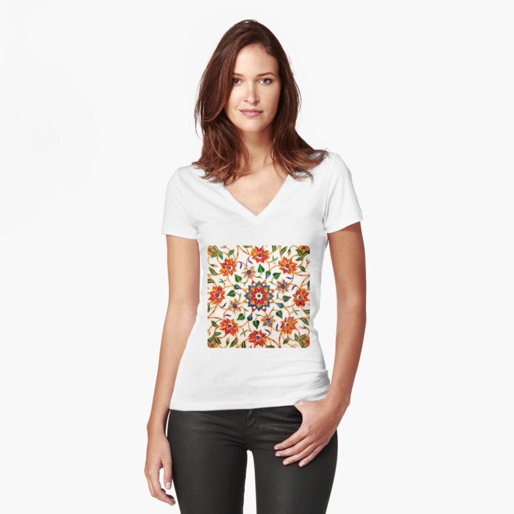Diseño Floral Taj Mahal Camiseta entallada de cuello en V