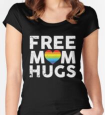 Kostenlose Mom umarmt Rainbow Heart LGBT unterstützt Shirt Tailliertes Rundhals-Shirt