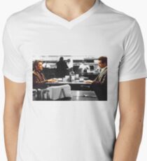Hitze: Die Coffee Shop Szene T-Shirt mit V-Ausschnitt
