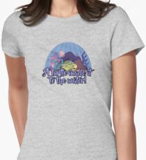 Eine Schildkröte schaffte es bis zum Wasser Tailliertes T-Shirt