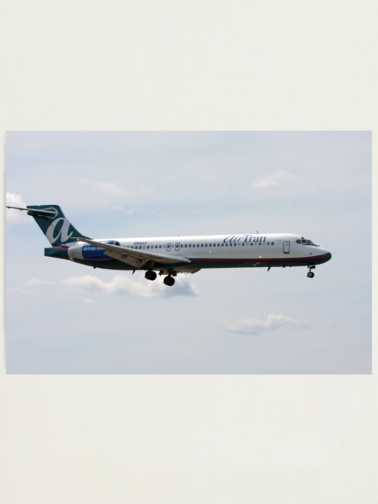 Alternate view of Boeing 717-200 Photographic Print