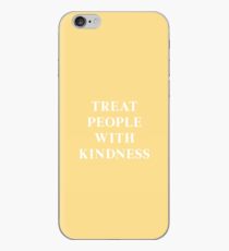 Treat people with kindness serif iPhone-Hülle & Cover
