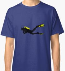 Sport Stilisiert - Taucher mit Taucherflasche und Flossen Classic T-Shirt