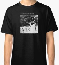 Neutral Milk Hotel im Flugzeug über dem Meer Classic T-Shirt