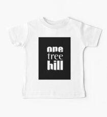 Ein Baum Hügel Baby T-Shirt