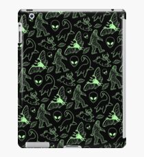 Vinilo o funda para iPad Patrón críptico (líneas verdes)