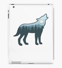 Wolf Howling in the Wilderness iPad Case/Skin