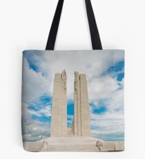 Le dos est devant * Der Erlös aus diesem Kunstwerk geht an die Poppy Trust Funds Tote Bag
