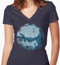 Kodamas Tailliertes T-Shirt mit V-Ausschnitt