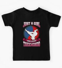 Nur ein Mädchen, das Taekwondo liebt Kinder T-Shirt
