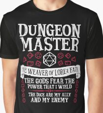 Camiseta gráfica Dungeon Master, The Weaver of Lore & Fate - Dungeons & Dragons (Texto blanco)