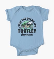 Retten Sie den Ozean, es ist Turtley Awesome Baby Body Kurzarm