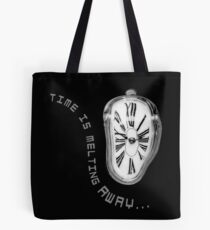 Bolsa de tela Salvador Dali inspiró el reloj de fusión. El tiempo se está derritiendo.