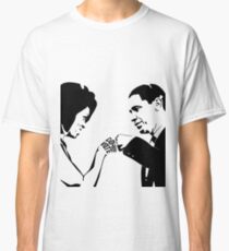 DON'T BOO, VOTE: Obama Fist Bump Classic T-Shirt