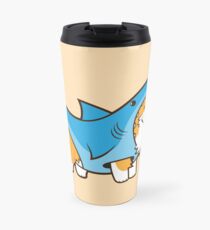 Taza de viaje Corgi en un traje de tiburón