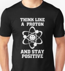 Lustige Chemie Meme - denke wie ein Proton und bleiben positive Geschenke Slim Fit T-Shirt