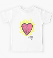 Ein Baum Hügel - brennendes Herz Kinder T-Shirt