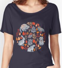 Märchenwald mit Tieren und Vögeln. Waschbären, Eulen, Hasen und kleine Küken. Loose Fit T-Shirt
