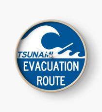 Panneau d'autoroute de la voie d'évacuation du tsunami Horloge