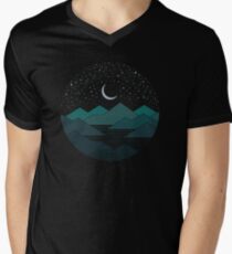 Camiseta para hombre de cuello en v Entre las montañas y las estrellas