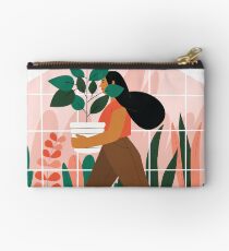 Belle fille avec plante en pot Pochette