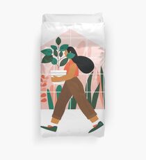 Belle fille avec plante en pot Housse de couette