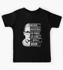 Camiseta para niños Nunca subestimes el poder de la chica con la camisa de libro RBG Ruth