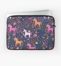 Einhörner im Blumengarten Laptoptasche